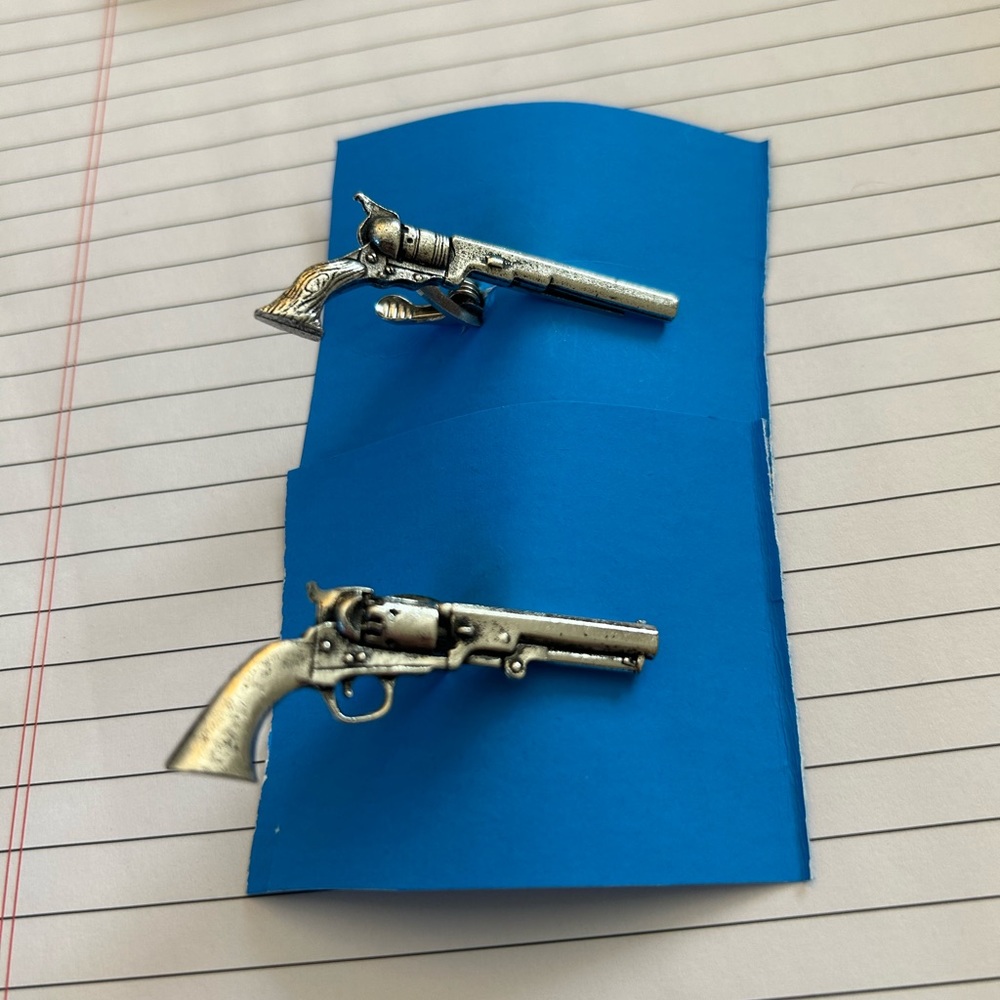 Silver tone Gun-Shaped tie clips (2) will separate